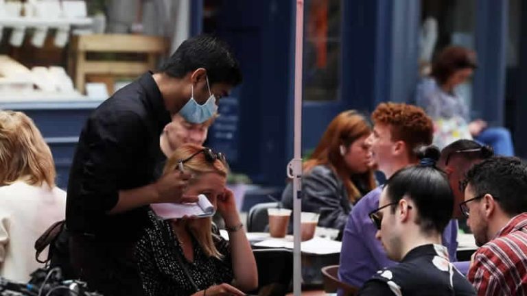 İngiltere hizmet sektöründe son 8 ayın en zayıf performansı