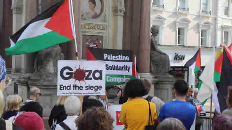 Brighton’da Filistin’e destek gösterisi