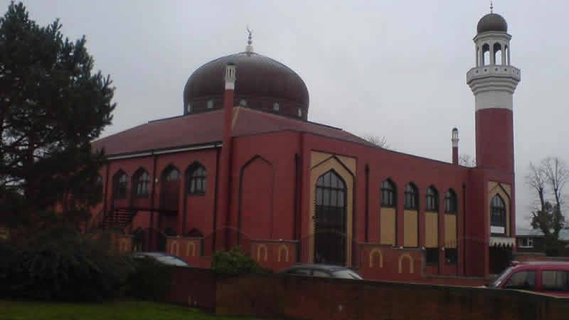 İngiltere’de camiye saldırı!