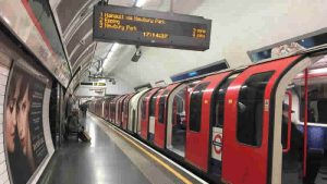 Londra metrosunda Filistin yanlısı slogan atan makinist hakkında soruşturma