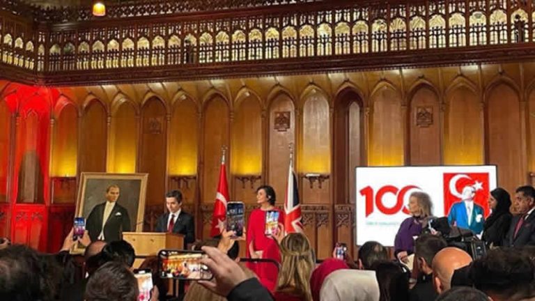 Londra’da, Türkiye Cumhuriyeti’nin 100. yılı kutlandı