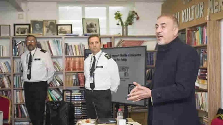Londra’daki Türk polislerden “kahkaha gazı” uyarısı