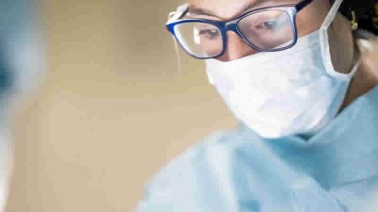 NHS bekleme listesi 2024’te 8 milyonu aşabilir