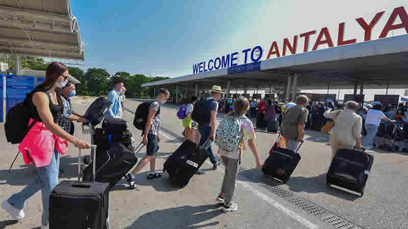 Savaş gerilimi nedeniyle İngiltere’den Antalya’ya tatil rezervasyonları azaldı