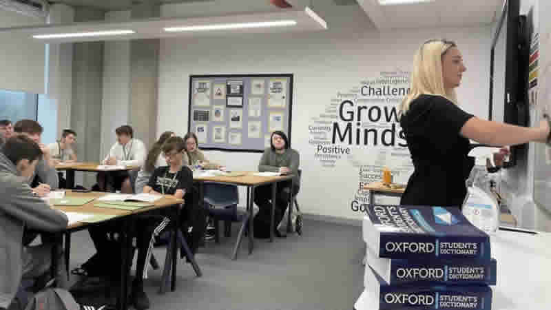 İngiltere’de sınıf mevcutları, GCSE sınavlarına ayak uydurmak için artıyor