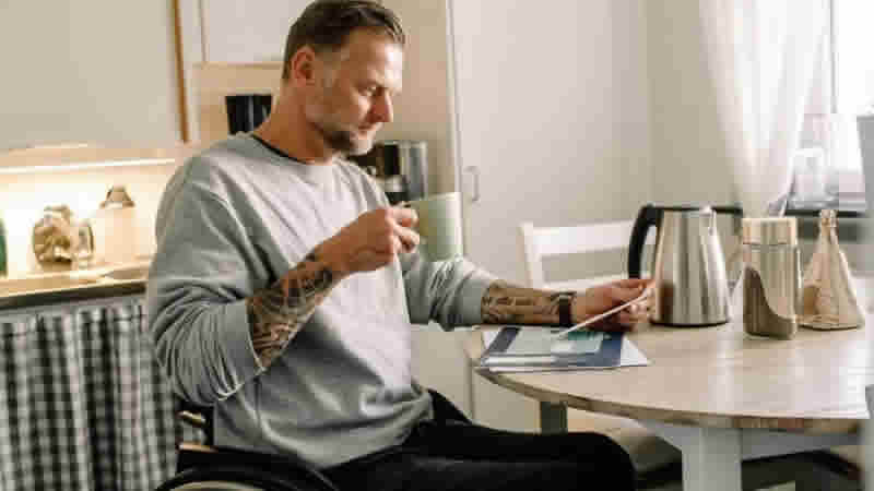 İngiltere hükümeti 4 milyar Sterlinlik sosyal yardım kesintisi planlıyor