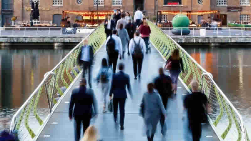 İngiltere’de hükümet borçlanması beklenenden yüksek gerçekleşti