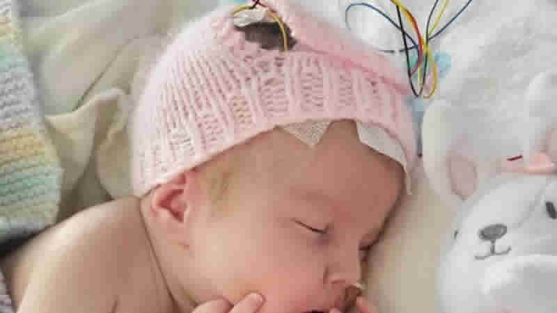 Mahkemenin ‘fişi çekilebilir’ dediği bebeğe İtalya vatandaşlık verdi