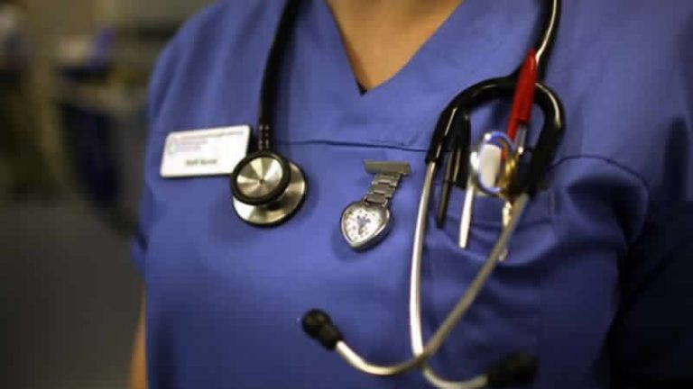 Yurt Dışında Eğitim Alan Doktorlar Yüksek Yaşam Maliyeti Nedeniyle İngiltere’yi Tercih Etmiyor