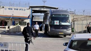 İsrail ve Hamas arasındaki ilk esir takası tamamlandı