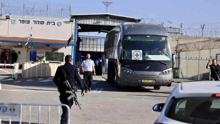 İsrail ve Hamas arasındaki ilk esir takası tamamlandı