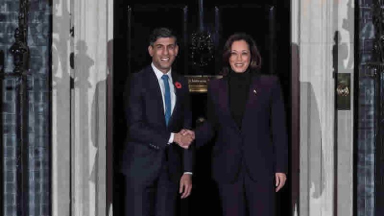 Londra’da göstericiler, ABD Başkan Yardımcısı Harris’e “Gazze’de ateşkes” çağrısı yaptı