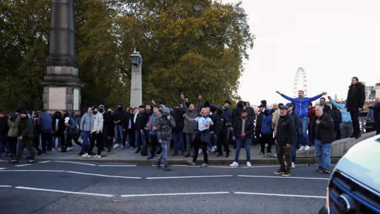 Londra’daki Gazze yürüyüşü esnasında “karşı protestocular” polisle çatıştı