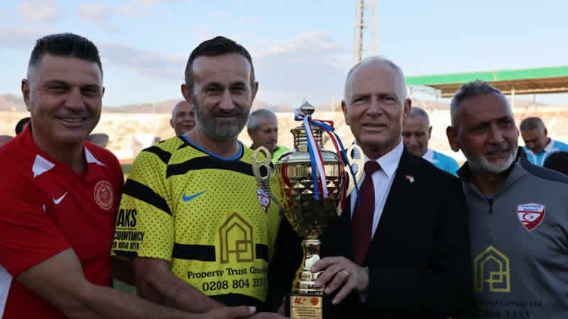 Meclis takımı ile Londra Türk Masterleri maç yaptı