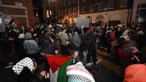 Mısır’ın Londra Büyükelçiliği önünde “Refah Sınır Kapısı’nı açın” çağrısı