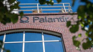 Palantir Technologies 330 milyon sterlinlik NHS sözleşmesini kazandı
