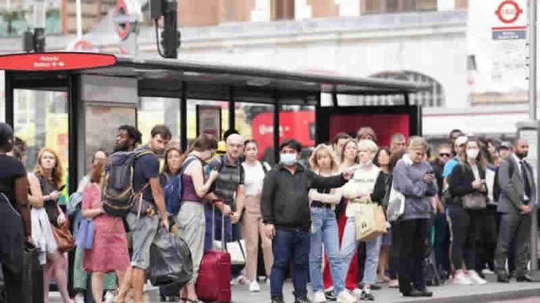 İngiltere’de Noel Günü İçin Rekor Sayıda Otobüs Sefer Yapacak