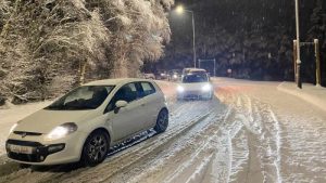 Birleşik Krallık’ta kar seyahatleri aksatıyor