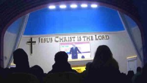 Birleşik Krallık’ta bir kilisede yaşanan “ruh kovma” seansı tepki çekti