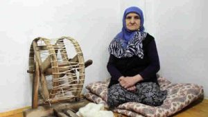 Geleneksel yöntemlerle işlenen motifler Londra’dan alıcı buldu