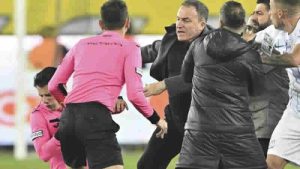 Hakem Halil Umut Meler’e saldırıyla ilgili 3 kişi tutuklandı