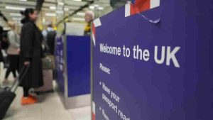 İngiltere hükümeti aile vizesi için gerekli maaş eşiğini geri çekiyor