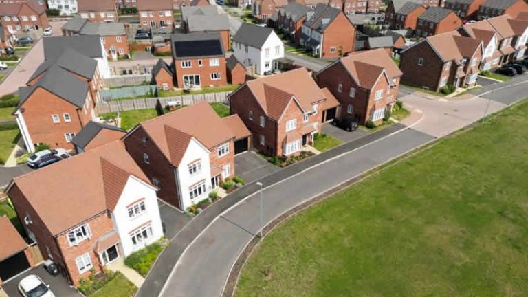 İngiltere’de konut sektörü daraldı