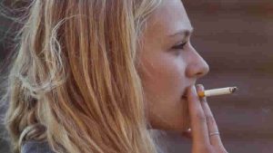 İngiltere’de sigara içmedeki düşüş Kovid’den bu yana durma noktasına geldi