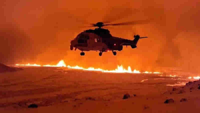 İzlanda’da yanardağ patlaması sonrası binlerce kişi tahliye edildi