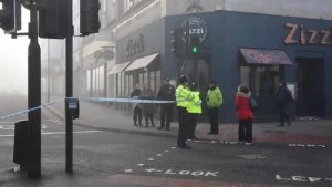 Londra’nın güneyinde bıçaklı saldırıya uğrayan 17 yaşındaki genç hayatını kaybetti