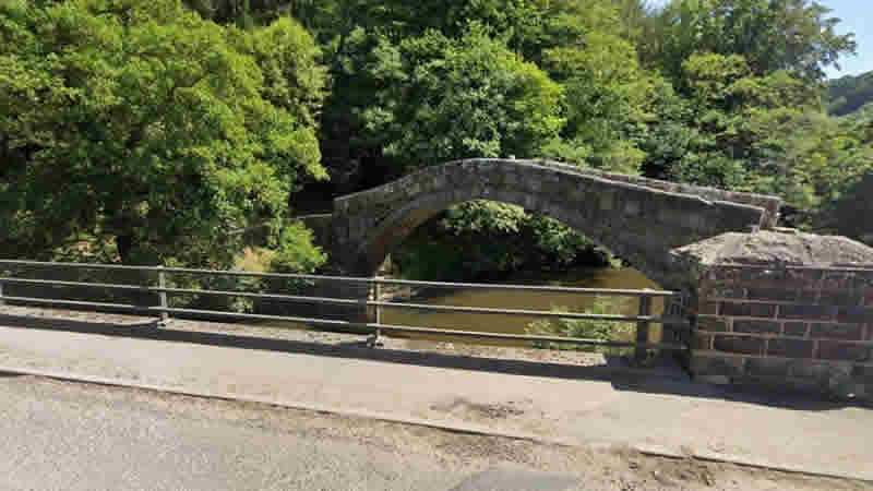 York’un kuzeyinde nehre uçan araçtaki 3 kişi hayatını kaybetti