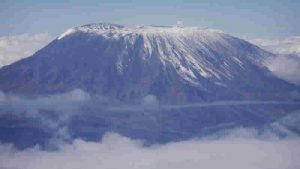 12 yaşındaki çocuk Afrika’nın en yüksek zirvesine tırmandı