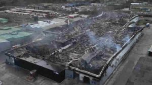 Bridgend Sanayi Sitesi’ndeki yangının ardından bir kişi tutuklandı