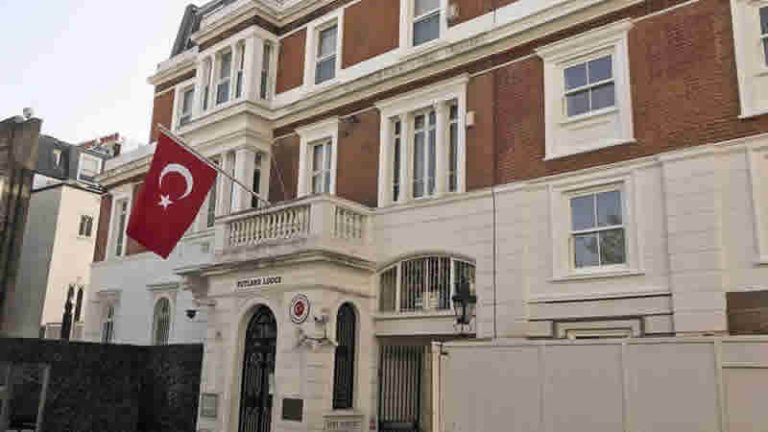 Dövizle askerlik başvuruları geçici olarak durduruldu