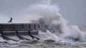 Benjamin Fırtınası İngiltere’yi Vurdu: Rüzgarlar 112 Km’ye Ulaştı