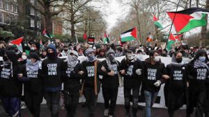 İngilterede göstericiler Gazze’de ateşkes çağrısıyla sokaklara çıktı