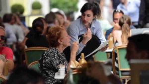 İngiltere’de hizmet sektörü ocak ayında büyüdü