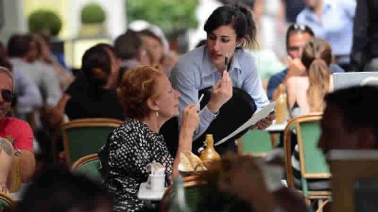 İngiltere’de hizmet sektörü ocak ayında büyüdü