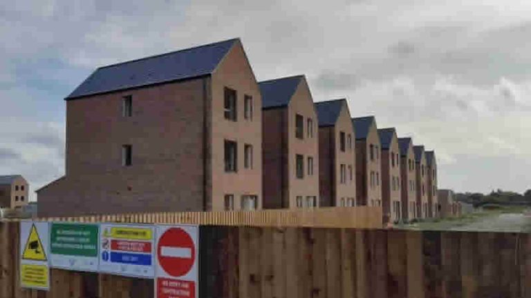 İngiltere’de yeni yapılan 88 bina için yıkım kararı