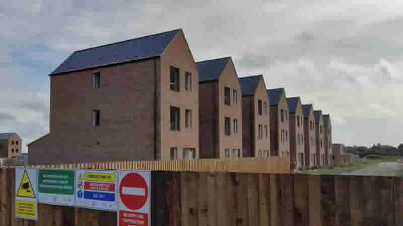 İngiltere’de yeni yapılan 88 bina için yıkım kararı