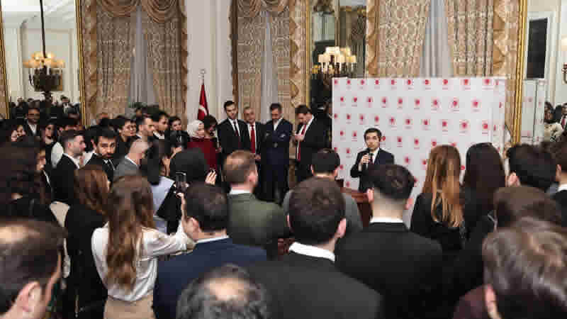 İngiltere’deki Türk iş insanları ve öğrenciler Londra Büyükelçiliği’ndeki etkinlikte bir araya geldi