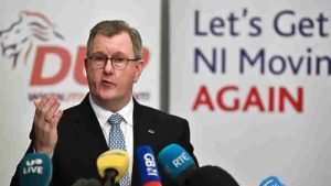 Kuzey İrlanda’da güç paylaşımını yeniden sağlamak için anlaşmaya varıldı