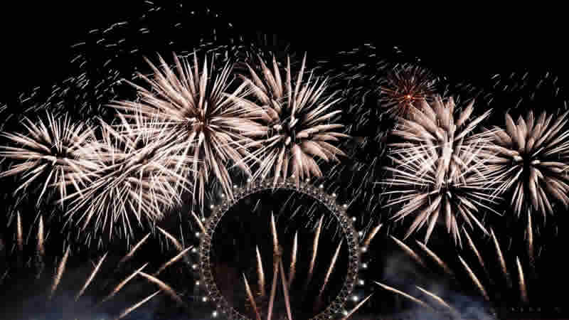 Londra, 2024 yılına havai fişek gösterileriyle girdi