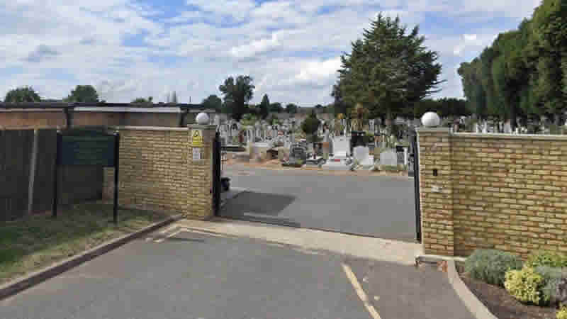 Londra’da Türklerin kullandığı mezarlıkla ilgili şok karar!