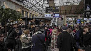 Yılbaşı arifesinde tünelleri su bastı: Londra – Paris seferi yapılamadı