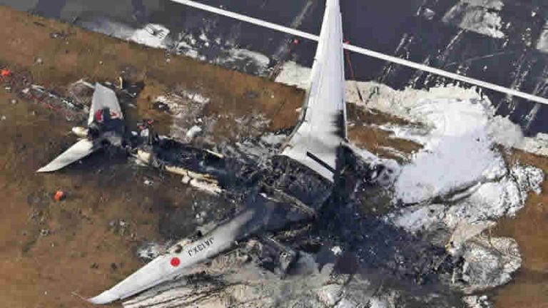 Tokyo’da iki uçağın çarpıştığı kazada çarpıcı detaylar