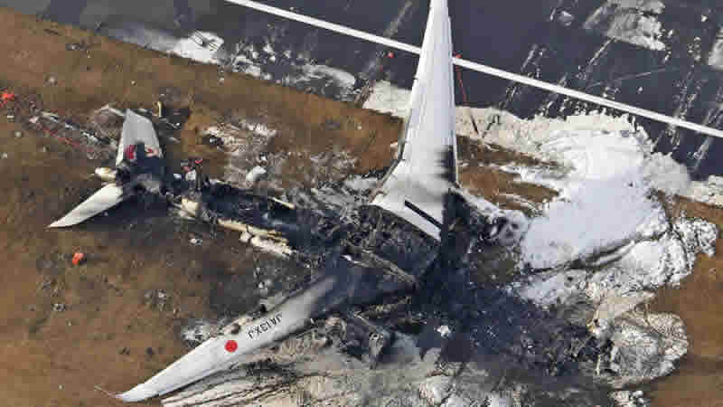 Tokyo’da iki uçağın çarpıştığı kazada çarpıcı detaylar