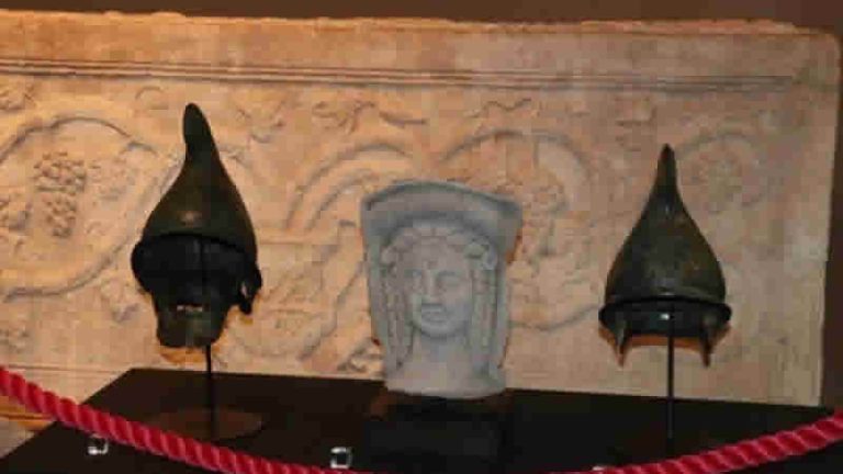 ABD ve İngiltere’den iadesi sağlanan 42 tarihi eser Antalya’da sergilendi