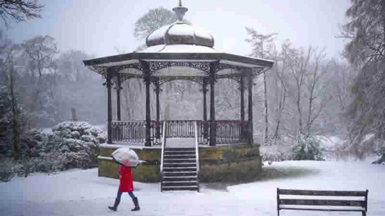 Birleşik Krallık Genelinde Kar Nedeniyle Yüzlerce Okul Tatil Edildi