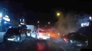 Birmingham’da aşırı hız yapan bir araç 6 arabayı enkaza çevirdi